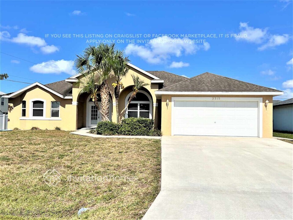 2315 SW Mountwell St in Port St. Lucie, FL - Building Photo