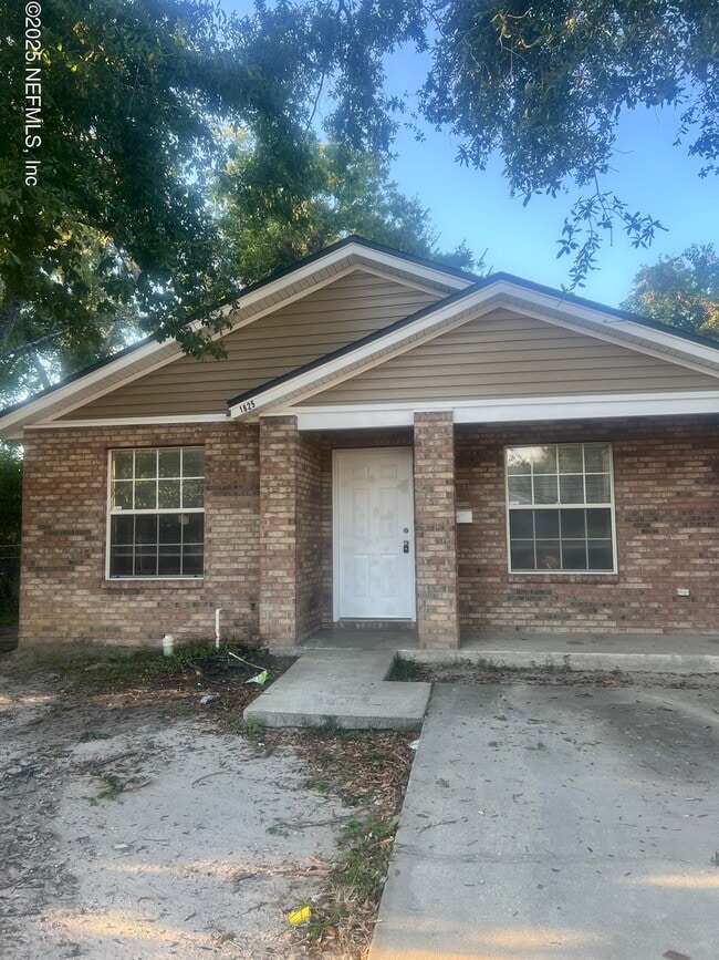 property at 1825 W 13th St