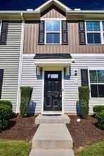 111 Fernside Ct in Greenville, SC - Building Photo - Building Photo