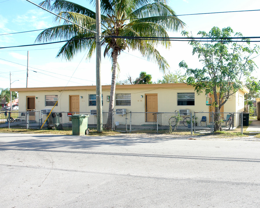 651-667 SW 4th Ave in Homestead, FL - Building Photo