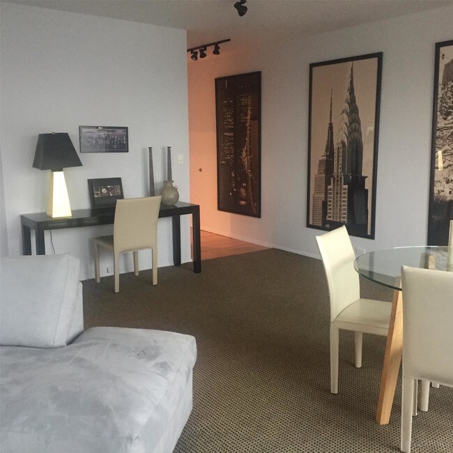 200 E 61st St in New York, NY - Building Photo - Building Photo