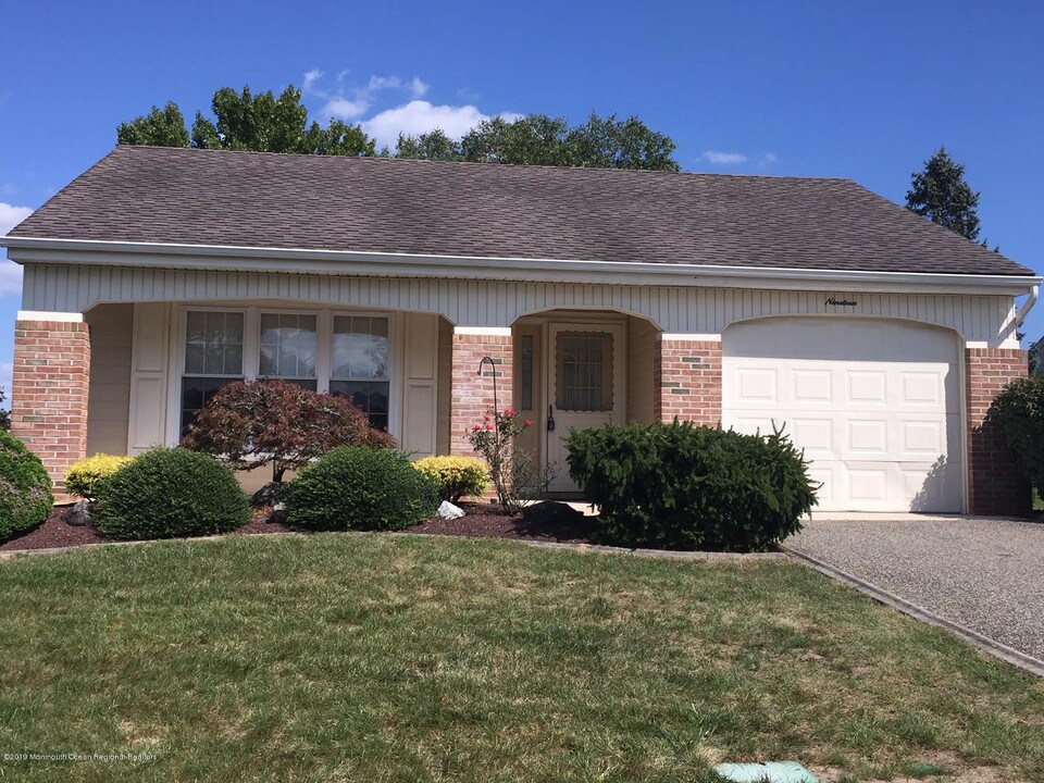 19 Marlow Ave in Manchester Township, NJ - Building Photo