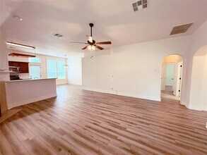 207 Mollie Dr in Hutto, TX - Building Photo - Building Photo