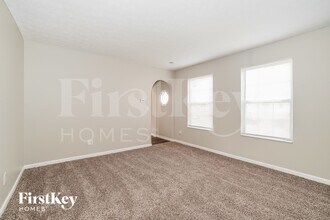 391 Oak Village Dr in Columbus, OH - Foto de edificio - Building Photo