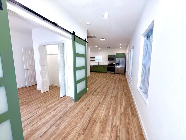 property at 1711 N Linn Ave