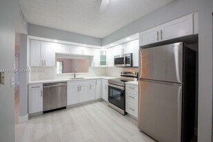1200 SW 137th Ave in Pembroke Pines, FL - Building Photo