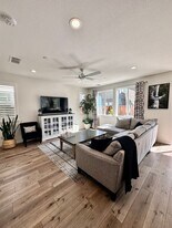 2318 Spitfire Way in Sacramento, CA - Building Photo