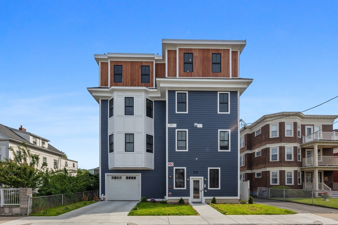 32 Pearl St, Unit 5 in Boston, MA - Foto de edificio