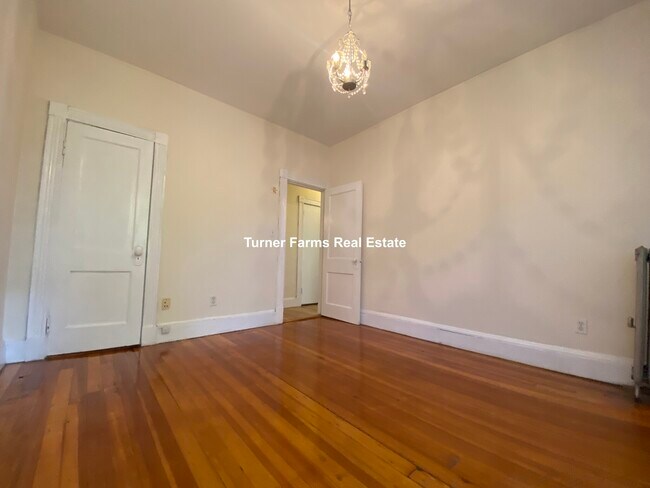 373 Harvard St, Unit 6 in Brookline, MA - Foto de edificio - Building Photo
