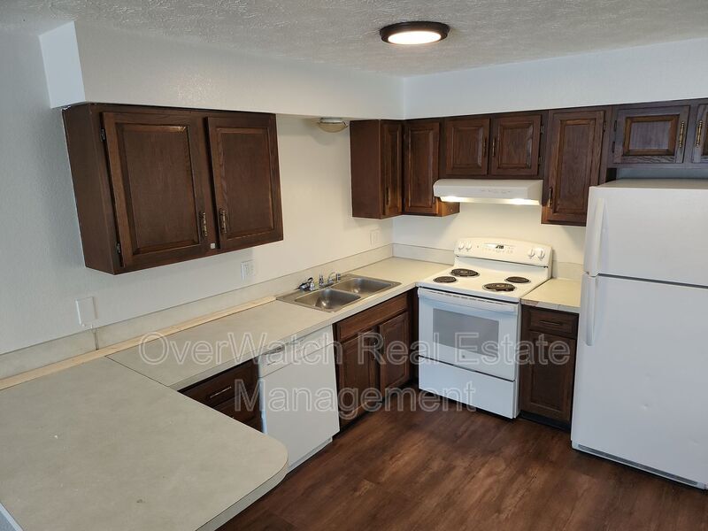 821 E 12th Ave in Anchorage, AK - Building Photo