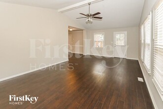 6831 Van De Rohe Dr in Charlotte, NC - Building Photo - Building Photo
