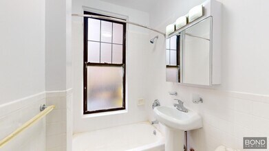 985 Lexington Ave in New York, NY - Building Photo - Building Photo