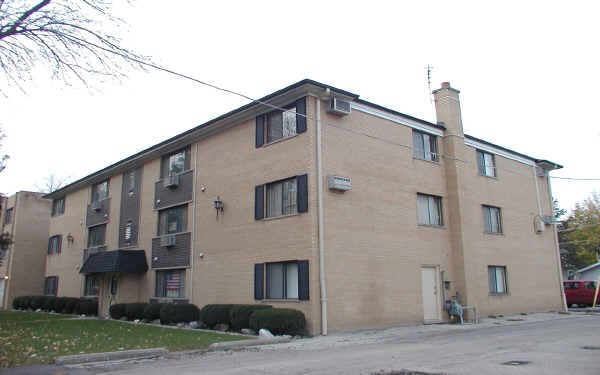 1370 E Washington St in Des Plaines, IL - Building Photo