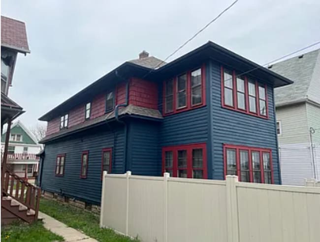 property at 1325 N 39th St
