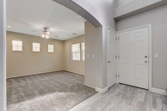 7408 Dashing Ct in Las Vegas, NV - Building Photo - Building Photo