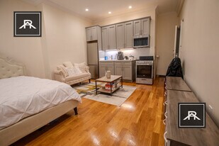 901 Beacon St, Unit 2 in Boston, MA - Building Photo