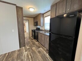 145 Birch Ct in Belleville, MI - Building Photo