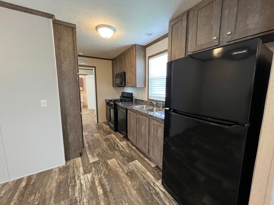 173 Colorado St in Belleville, MI - Building Photo