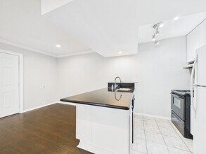 5353 Richmond Ave. in Houston, TX - Building Photo - Building Photo