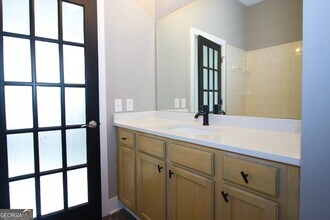 1195 Milton Terrace SE, Unit 1108 in Atlanta, GA - Foto de edificio - Building Photo