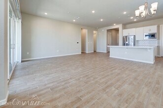 325 Clovis Ave in Clovis, CA - Building Photo - Building Photo