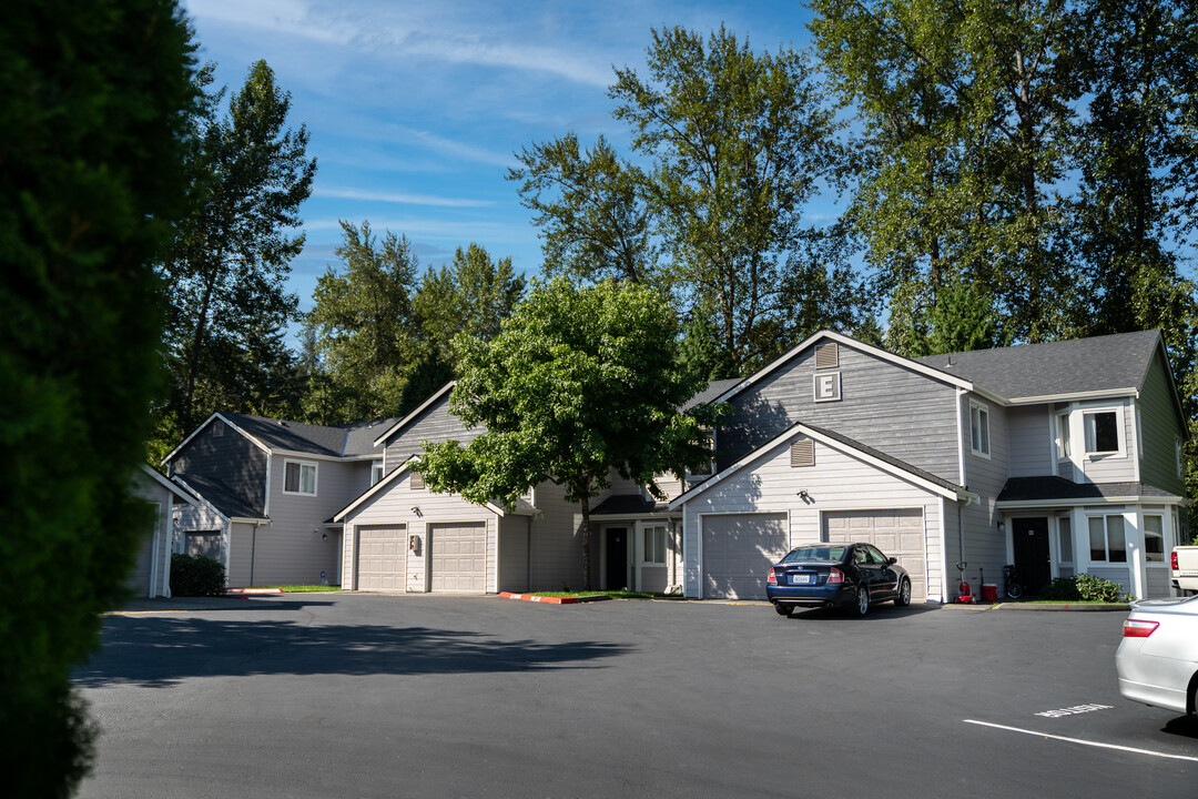 Lakeshore & Lakeview Townhomes: Modern Liv... in Lake Stevens, WA - Building Photo