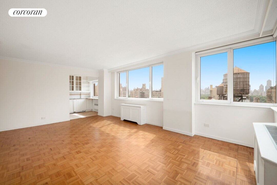 45 W 67th St in New York, NY - Building Photo