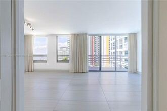 1541 Brickell Ave in Miami, FL - Building Photo - Building Photo