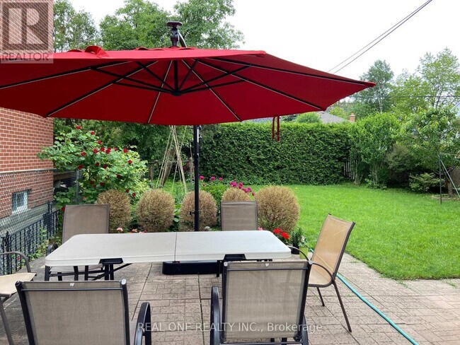 22 Princeway Dr in Toronto, ON - Building Photo - Building Photo