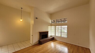 3550 Mission Mesa Way in San Diego, CA - Building Photo - Building Photo
