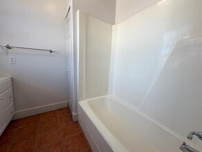 1300 W Main St in Waxahachie, TX - Building Photo - Building Photo