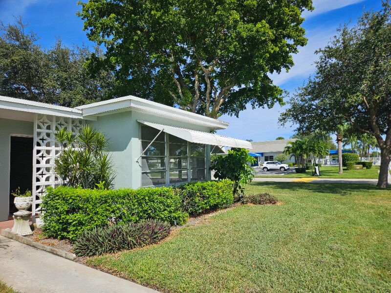 277 W High Point Ct in Delray Beach, FL - Building Photo