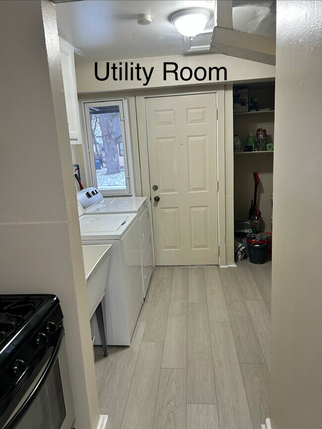 31607 Antrim Ct in Westland, MI - Building Photo - Building Photo