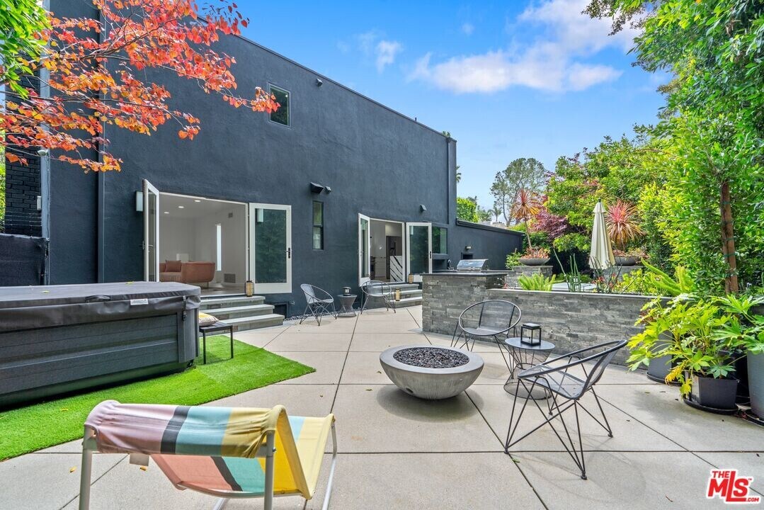 2903 Nichols Canyon Rd in West Hollywood, CA - Building Photo