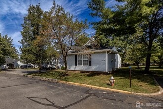 412 Hawkshead Way in Franklin Township, NJ - Building Photo - Building Photo