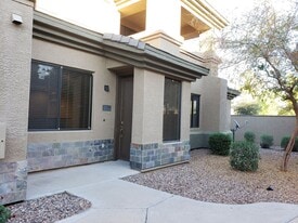 705 W Queen Creek Rd in Chandler, AZ - Building Photo