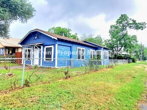 933 Lamar St in San Antonio, TX - Building Photo - Building Photo