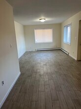 37 Larkfield Rd in East Northport, NY - Building Photo - Building Photo