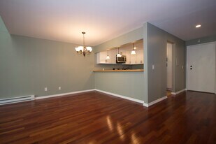 6479 137th Avenue Northeast, Unit 380 in Redmond, WA - Building Photo