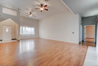 4880 Dorrell Ln in Las Vegas, NV - Building Photo - Building Photo