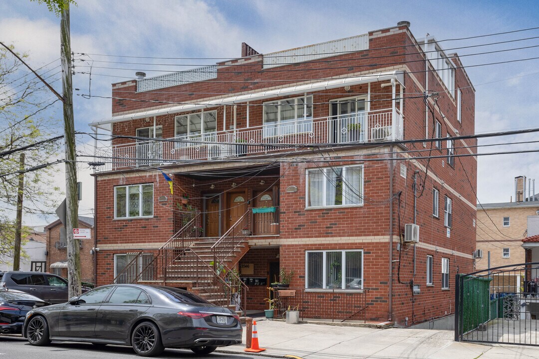 2546 W 15th St in Brooklyn, NY - Building Photo