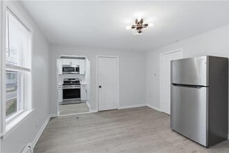 92 Sylvian St in Central Falls, RI - Building Photo - Building Photo