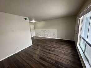 6017 Barton Ave in Shawnee, KS - Building Photo - Building Photo