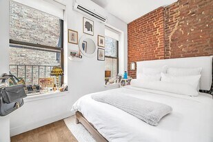 22 Spring St in New York, NY - Building Photo