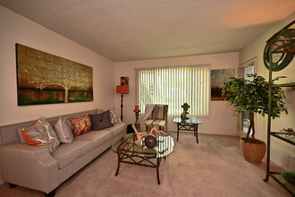 Casa Arroyo Apartments in Fremont, CA - Building Photo - Building Photo