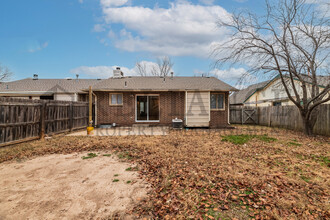 141 S Lark St in Wichita, KS - Building Photo - Building Photo