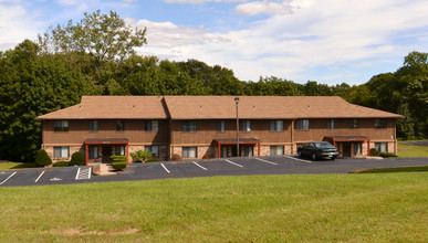 Squire Hill Apartments in Branford, CT - Building Photo - Building Photo