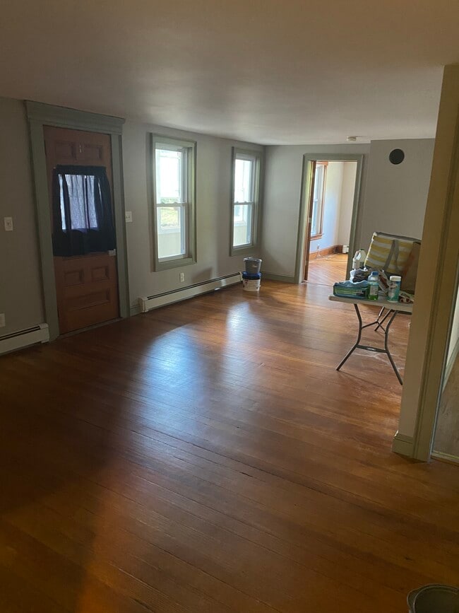 9 Lester St, Unit Lynette cummings