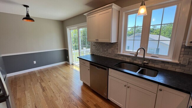 4 Ash St-Unit -6B Ash St in Dover, NH - Foto de edificio - Building Photo