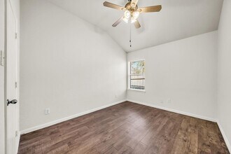 256 Indian Falls S in Montgomery, TX - Building Photo - Building Photo